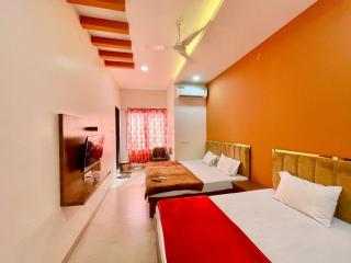UJJAIN HOTEL TEERUPATI - INN Near Shri Mahakaleshwar Jyotirlinga Temple - Fully Air conditioned Rooms Prime Location - A Superior Hoten In Ujjain - 1