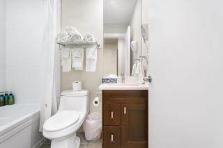3BR Lakeside Retreat at Harrison - 8