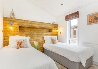 Sanctuary Caledonia Hot tub lodge - Fort Augustus - 1