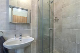 #AlimamaSpaces Buko's Greenlee Apartment - Sandton - 2