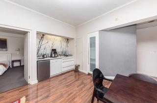 The Adderley City Living - 8