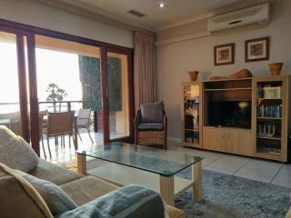 Flat 9, Beachfront 2 Bedroom with Sea View for 4 - 5