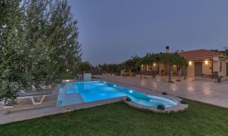 Vanesa Villa Retreat, 2BR with Lush Outdoor Oasis by Villa Mana Gers - 0