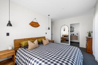 Peaks and Pines Wanaka - 2