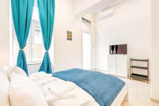 Central - NEW with Balcony - Charming - 3