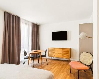 Limehome Piraeus Iris - 2