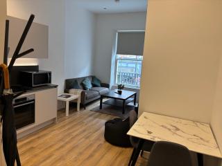 Spacious 1Double Bedroom Apartment next to Hyde Park - 1