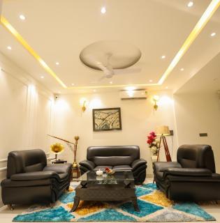 Luxury 5 BHK Duplex Villa with jacuzzi - 4