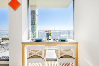 2 bed apartment with stunning city views, pool & gym - 3