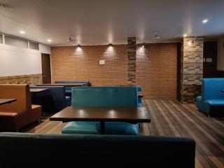 Classy Stay Log Inn Plaza near EON IT PARK Rooms Banquet Restaurant & Bar - 2