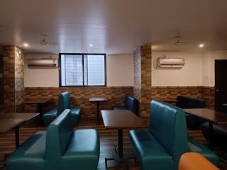 Classy Stay Log Inn Plaza near EON IT PARK Rooms Banquet Restaurant & Bar - Pune - 3