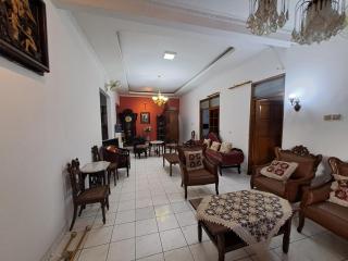 Adhya Cendrawasih Homestay - 0