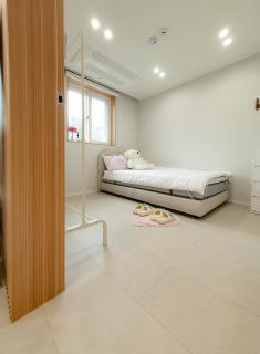 5mins to Hongdae, Sinchon - new Two rooms - 7