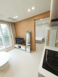 5mins to Hongdae, Sinchon - new Two rooms - 2