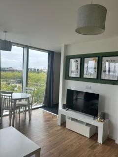 Modern 1-Bedroom Apartment in The Hub, Milton Keynes - FREE PARKING - 0