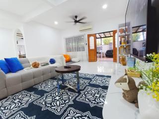 Bukit Beruang 366D Family Home - Private Pool - 4