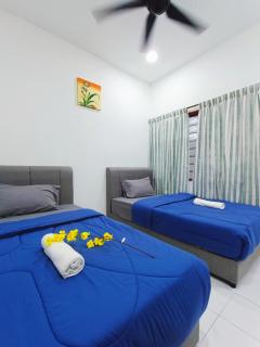 Bukit Beruang 366D Family Home - Private Pool - 1