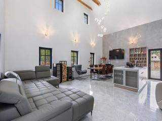 Holiday Home Party & Friends Villa by Interhome - - 7