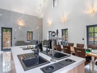 Holiday Home Party & Friends Villa by Interhome - 1