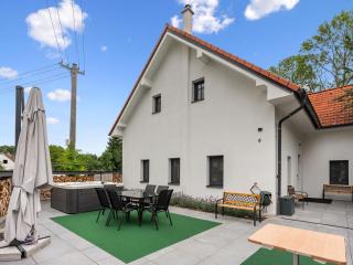 Holiday Home Party & Friends Villa by Interhome -  - 3