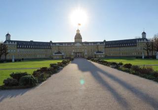 Rauszeit am Schlossplatz in Karlsruhe- APOLONIAliving - 3