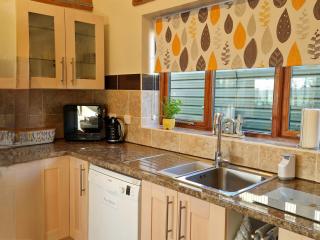 Swift Host - Orchard Barn - Sleeps 4 - Hot Tub - EV Charger - Pet Friendly - 3