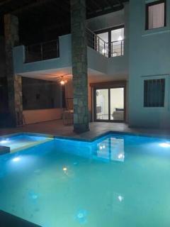 2-Bedroom Flat with a Private Swimming Pool - 6