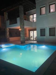 2-Bedroom Flat with a Private Swimming Pool - 4