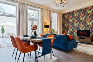 Spacious Luxury 2 Bedroom City Centre Apartment with Terrace & High Ceiling - 2