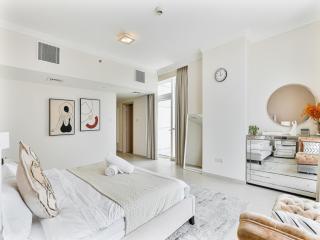 4BR Seafront Retreat with Private Beach Access - 1