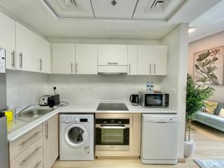 Vacay Lettings - Bay Central Tower - Studio - 4