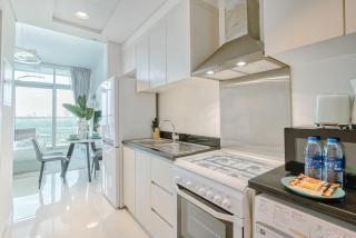 PVH - Serene Studio with Skyline View - Carson B - 1