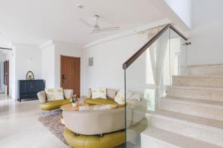 Skyline Haven by Red Olive - 4BHK - 30mins Airport - 2
