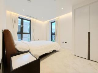 Whole 2 bed flat in Zone 1 - 7