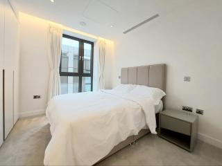 Whole 2 bed flat in Zone 1 - 6