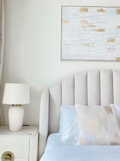 Newly Furnished Studio Haven in Binghatti Azure - 0