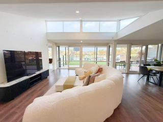 6-Bed Lake Escape for Families & Friends - Patterson Lakes - 8