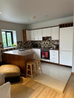 NEM Place, Modern Two-Bedroom Apartment Close to Galway City Centre - 2