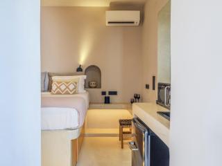 Jacuzzi Suite by Divalproperties-Mykonos - 7