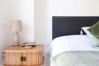 Central Apt-Parking-2Bed-2Bath-By FabAccommodation - 2