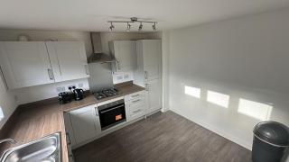 New House! Large Drive! Ideal For Business or Relocation, Weekly and Monthly Stay - 8