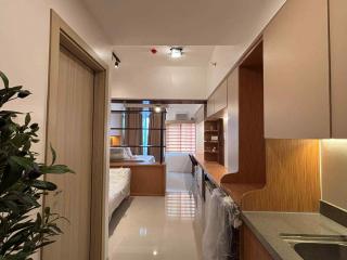 1-BR condo unit near Rockwell, Poblacion - Manila - 2