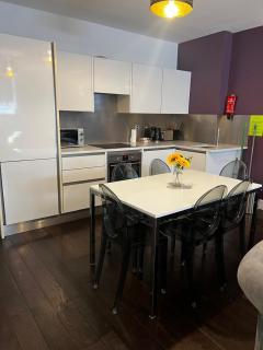 Sophisticated & Chic, Central Flat - 7