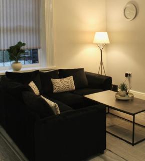 4-bedroom home with games room, in West Yorkshire - Thornhill - 0