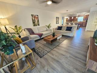 Bungalow DT by Lake Eola KIA center Sleeps 12 - 0