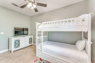 3BR Gulf Getaway, Pet-Friendly, Soaking Tub, Near Parks - 1
