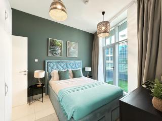 Trophy - Luxury Waterfront 2BR with Big Terrace Full Marina Canal Views - Dubai - 1