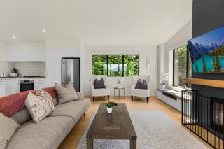 Queenstown Forest Lodge 4BR Retreat with Views Spa Pool coming Nov - 8