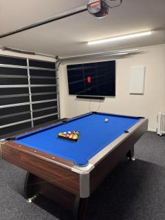 Queenstown Forest Lodge, 4BR Retreat with Views, Games and Family Comfort - 6