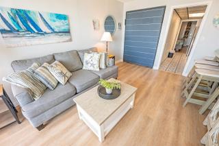Oceanfront condo Heated Pools & Breathtaking View! - 9
